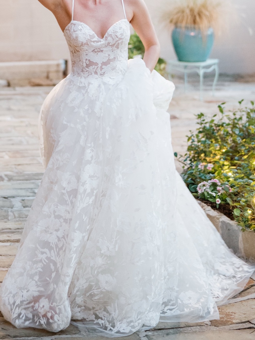 Monique Lhuillier White Lace Ball Gown Wedding Dress